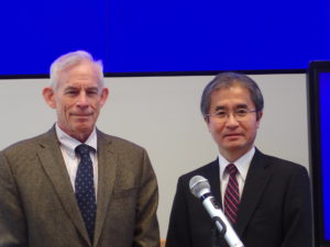 蓼沼学長とChristopher Sims教授