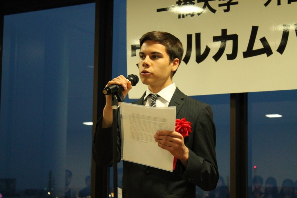 留学生を代表してジューコフ?ティムールさんのスピーチ