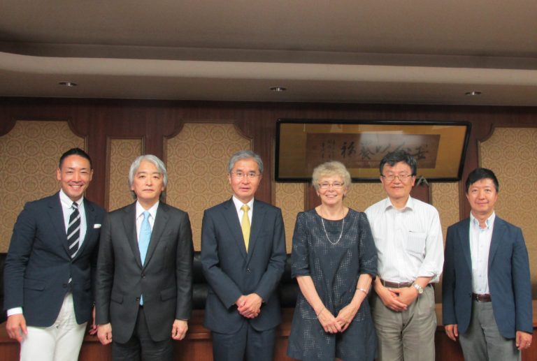 From left, Associate Professor Fujikawa, Vice-President Nakano, President Tadenuma, Vice-President Musselin, Professor Oshio, Professor Okamuro