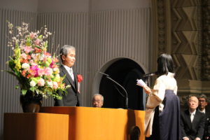 学士学位记受领者総代谢辞