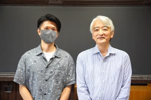 四葉夕ト氏（左）と中野学長（右）