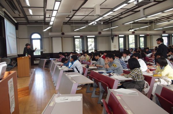 Photo: Prof. Toro and participants in the lecture