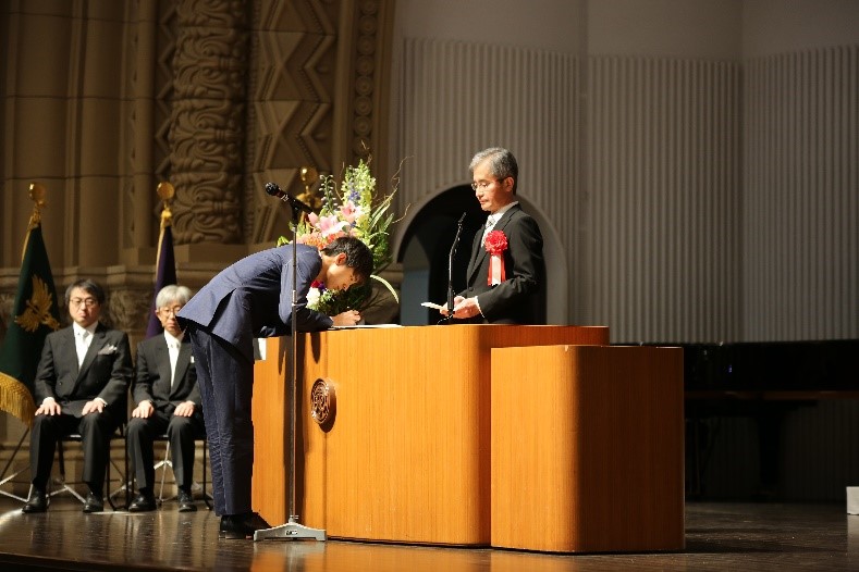 Recitation and signing of the student oath by the representative of matriculating undergraduate students