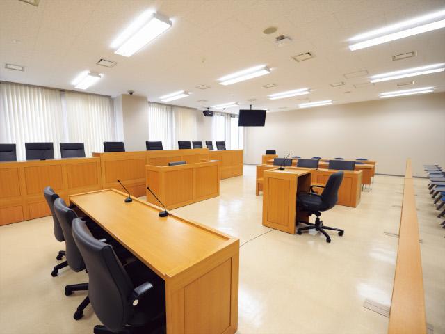 マーキュリータワー法廷教室内写真1