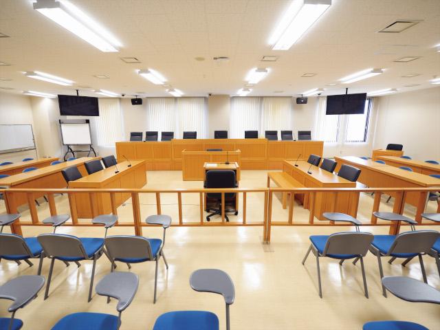 マーキュリータワー法廷教室内写真2