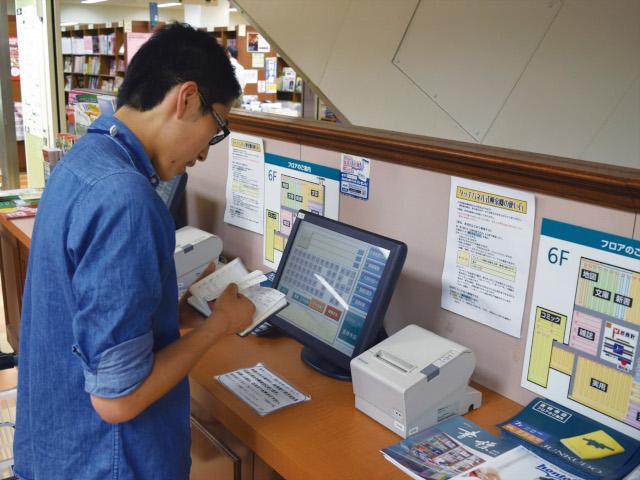 ジュンク堂書店吉祥寺店でのブックハンティングの様子1