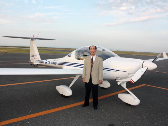 小型飛行機と一緒に