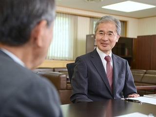 対談中の蓼沼学長