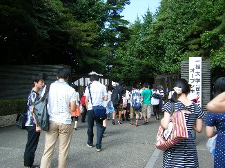 西正門