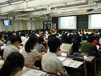 18オープンキャンパスの記録 オープンキャンパス 一橋大学で学びたい方へ 一橋大学