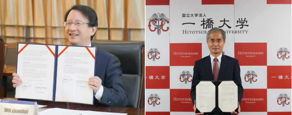 President Wu Zhaohui (left) and President Tadenuma (right) show the agreements after signing