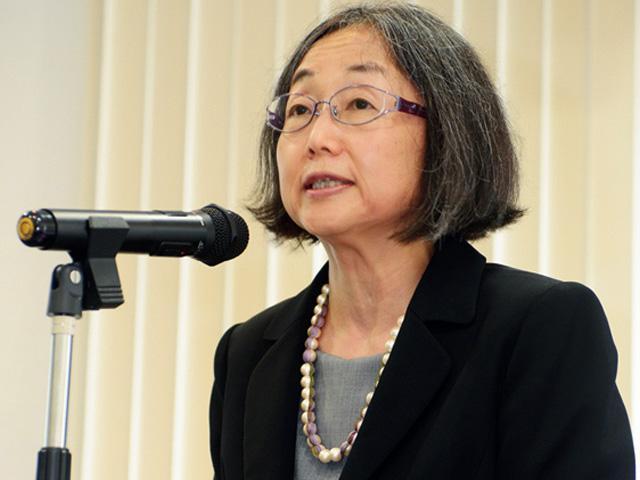 青木玲子氏