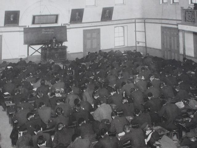 東京商科大学・大講堂
