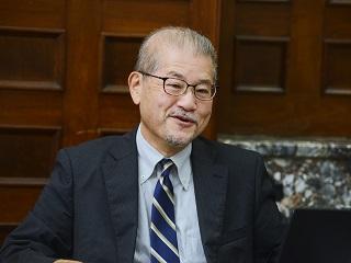 画像：インタビュー中の齋藤 雅弘氏 2