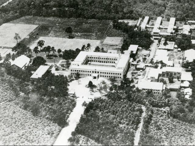 東京商科大学予科の全景と校舎