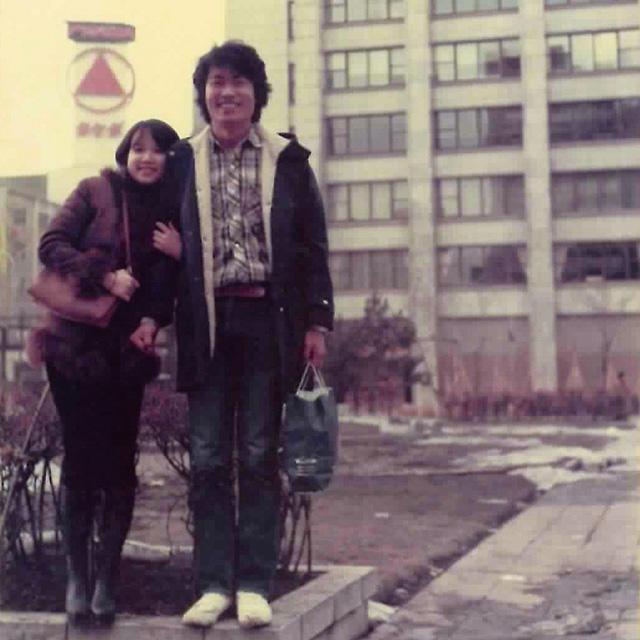 一橋大学の同級生の紹介で、大学3年の時に交際が始まった現夫人との、学生時代の1枚
