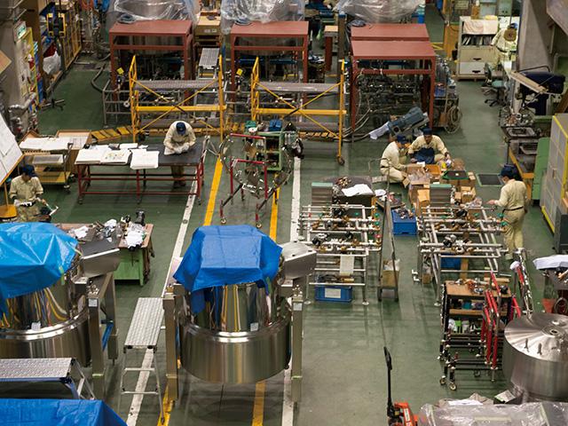 カジワラ、梶原工業の現場は、設備の安全と衛生環境を重視。煮炊撹拌機のトップメーカーとして、高機能・高品質、そして安心・安全な製品を開発・製造している。