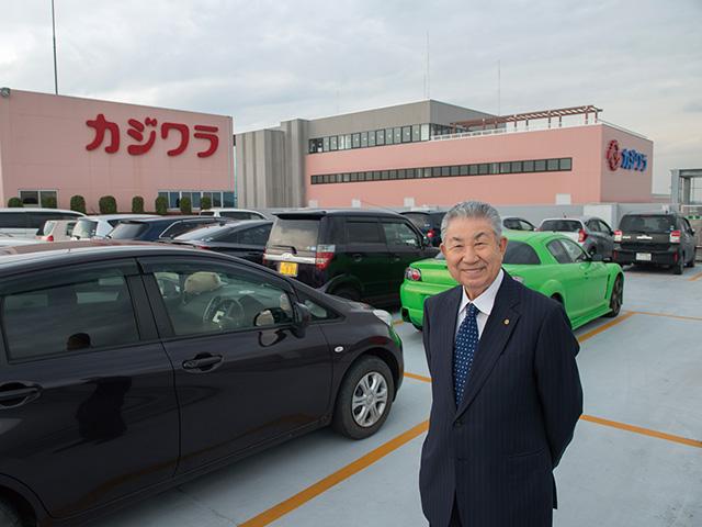 工場が手狭になり、現在向かい側に第二工場を建設中。さらなる発展を目指す。（第一工場4階屋上駐車場より写す）