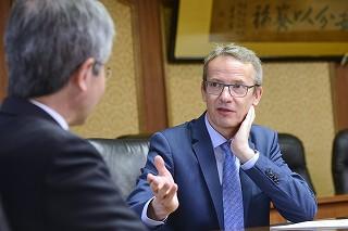 画像：セルス学長と蓼沼学長（2）