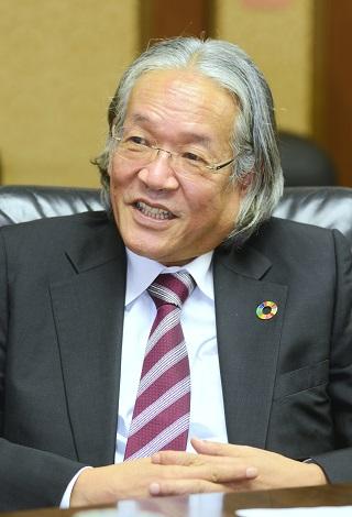 画像：対談中の杉山氏 1