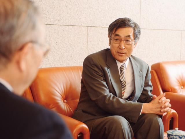 対談風景-山内 進学長2