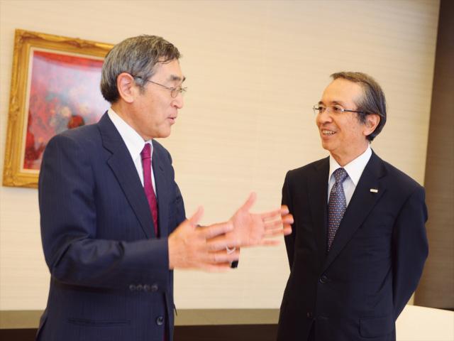 対談の様子：左が山内学長、右が北山氏