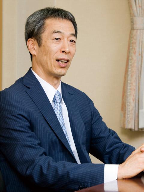 対談中の古澤教授2