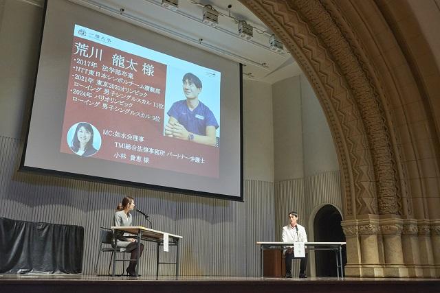 画像：荒川龍太氏による凱旋講演の様子