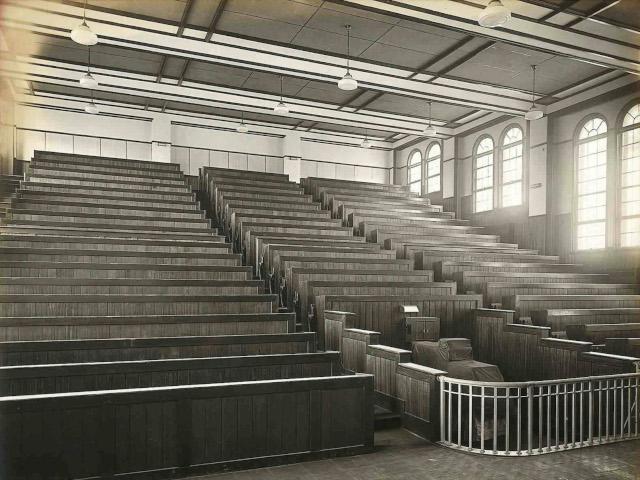 以前の階段教室の様子