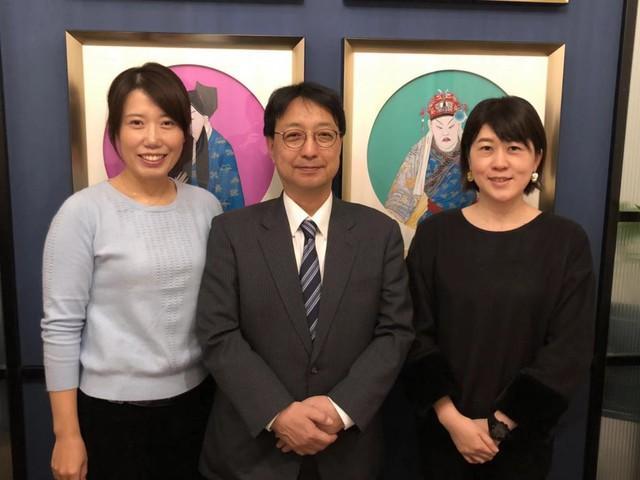 左から賈申氏、青木教授、中山リカ氏